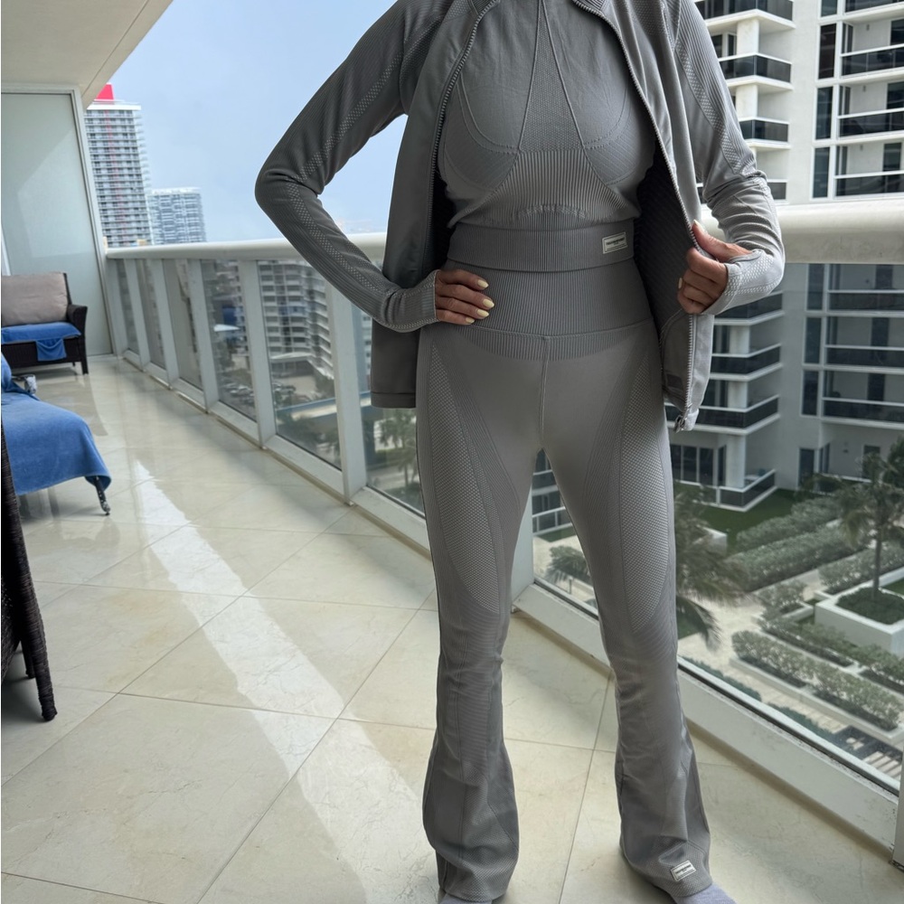 Gray Seamless Activewear Set - image 5